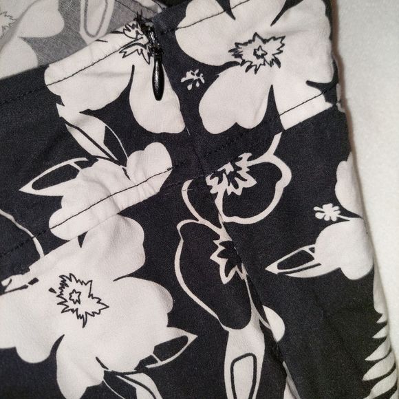 FloralĀ A-lineāSkort - Picture 4 of 4